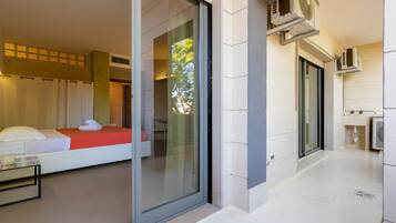 1 habitación, tabla de planchar con plancha, wifi y ropa de cama