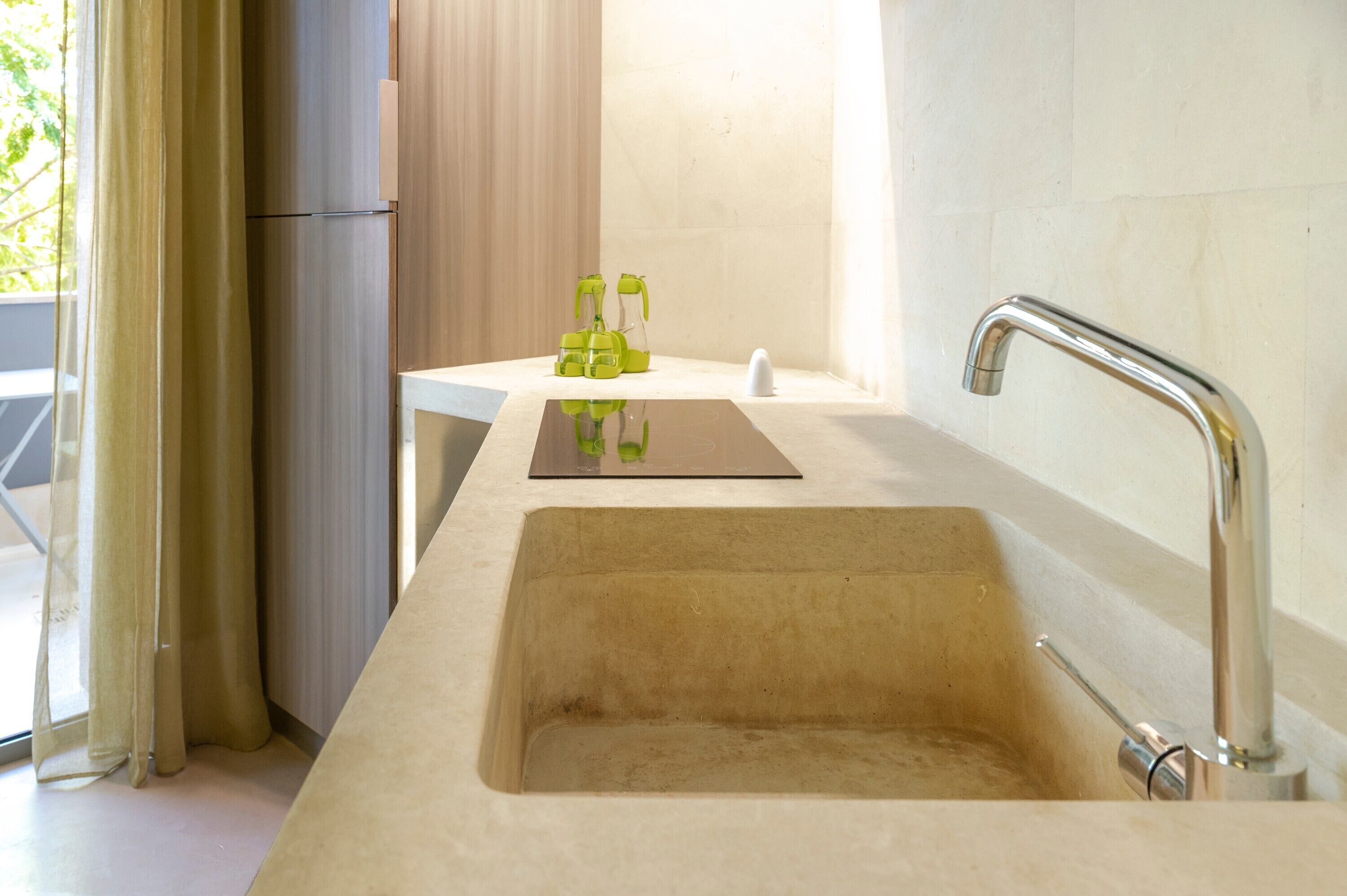 雪櫃、微波爐、焗爐、爐具