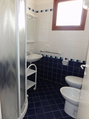 Villa, 2 Bedrooms, Patio, Garden View | Bathroom - Villa With Fenced Garden in Bibione Pineda (San Michele al Tagliamento)