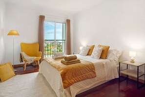 1 slaapkamer, een strijkplank/strijkijzer, wifi, beddengoed