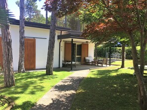 Garden - Bibione Pineda Villa With Porch and Garden (San Michele al Tagliamento)