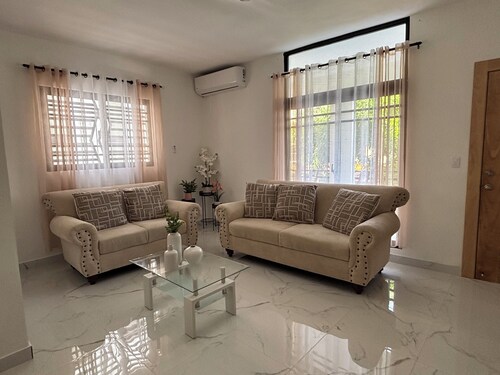 Enchanting 3-bedroom house with AC in Santo Domingo,  25 minutes from airport.