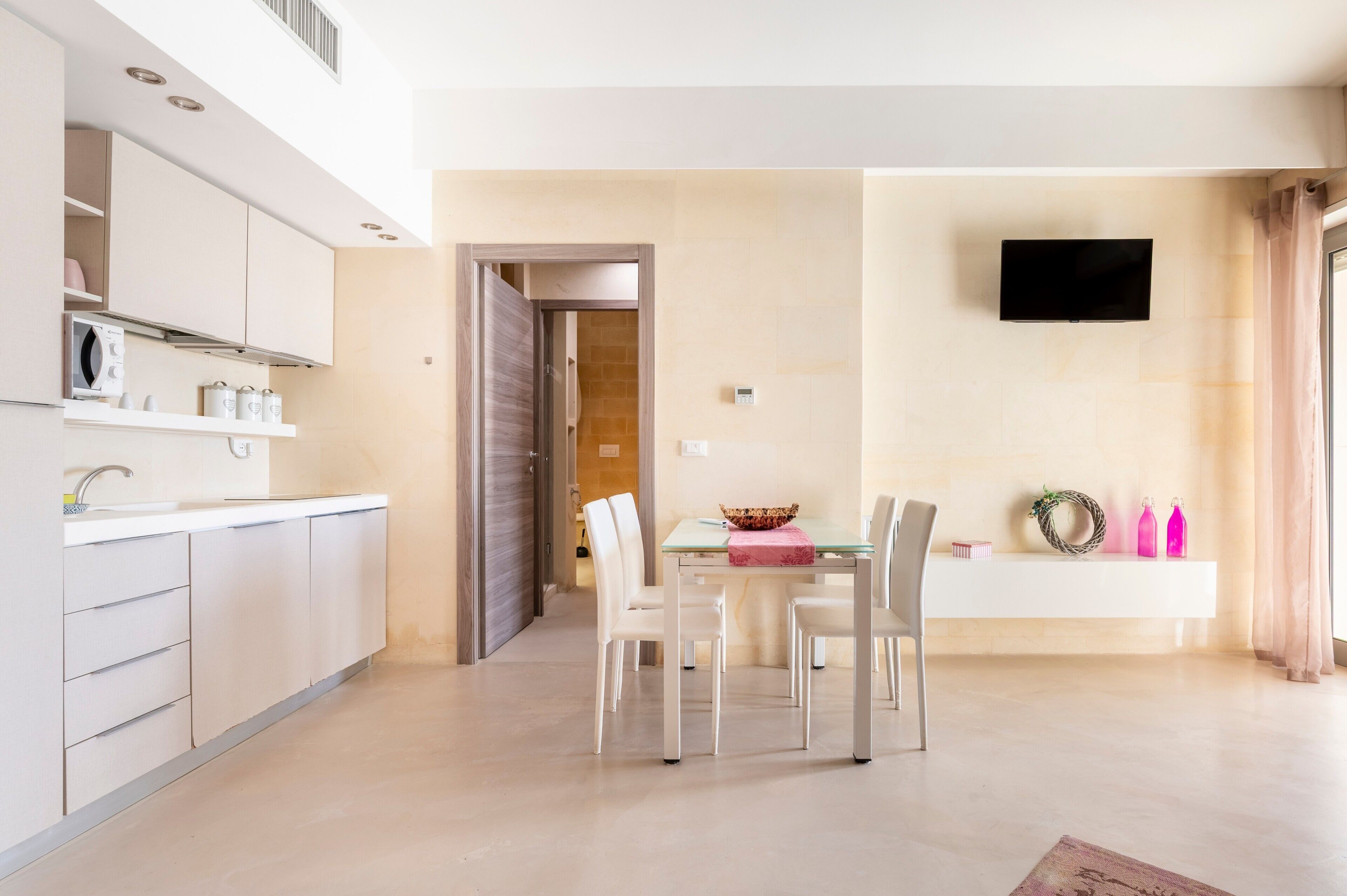 冰箱、微波炉、烤箱、炉灶