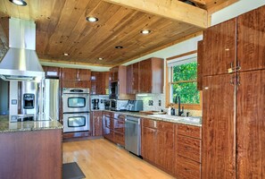 ثلاجة، ميكروويف، فرن، موقد طهي مسطح