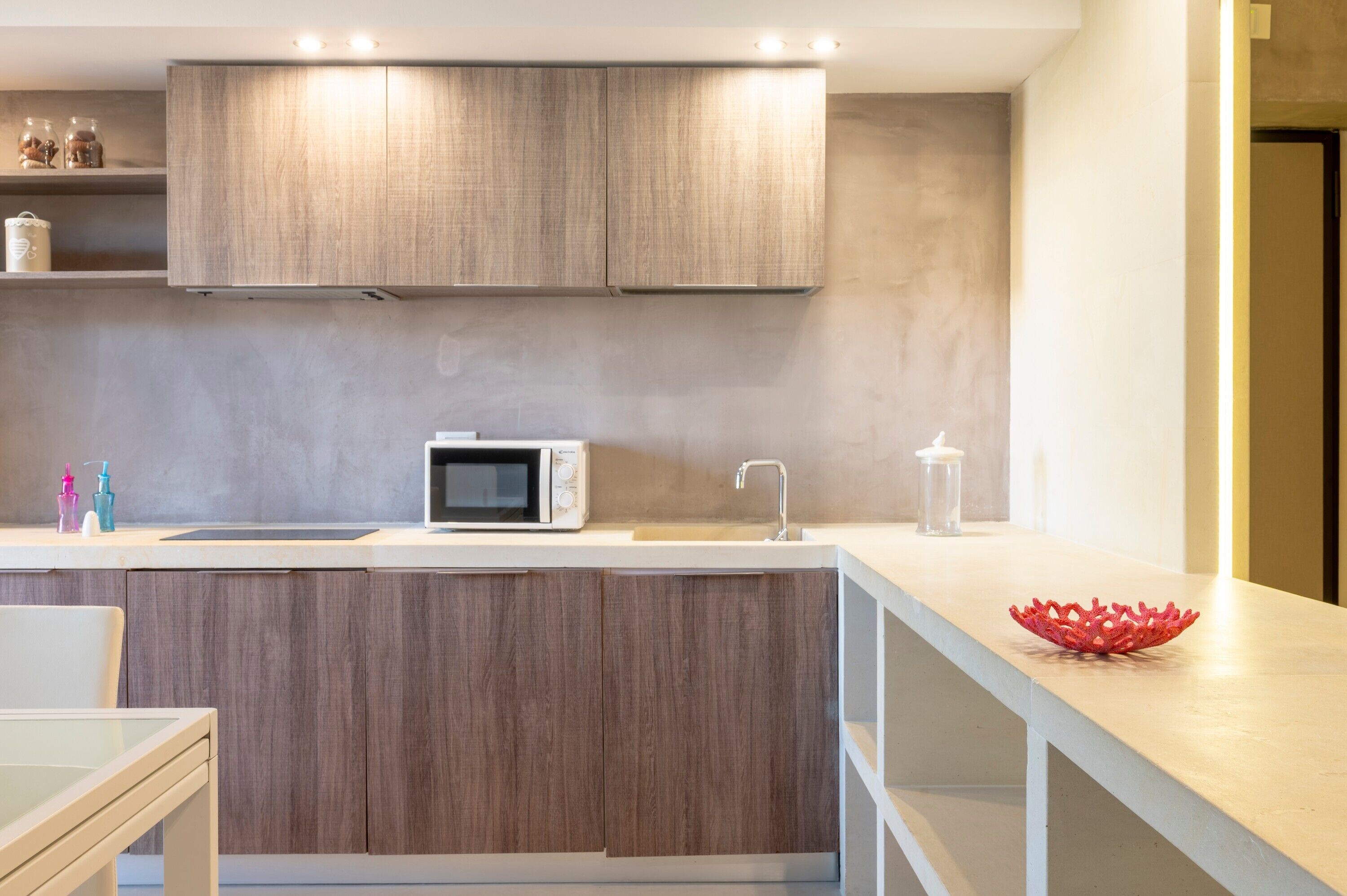 Frigorífic, microones, forn i placa de cuina 