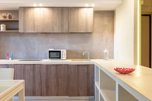 Fridge, microwave, oven, stovetop - Apartment 'Biancomare Otranto - Apt 4' with Balcony, Wi-Fi and Air Conditioning (otranto)