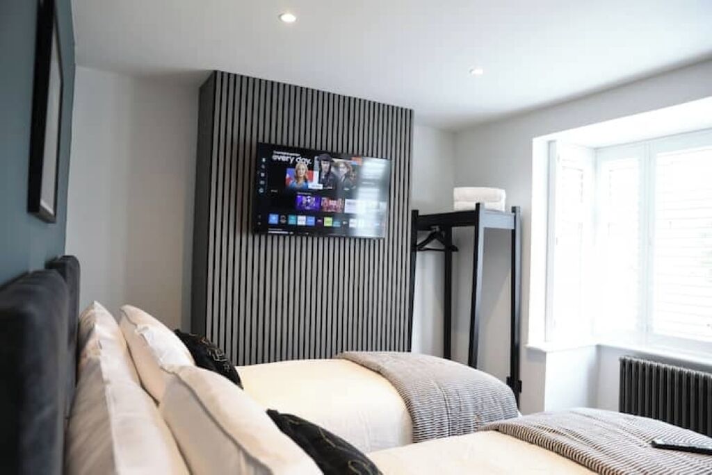 4 多间卧室、熨斗/熨衣板、WiFi、床单