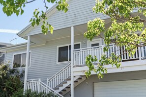 Exterior - Crestmount Summary:<br>E (Milton)