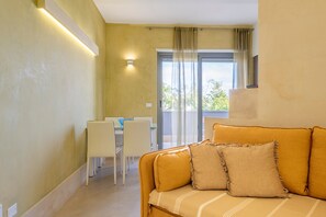 TV - Apartment 'Biancomare Otranto - 5' with Sea View, Wi-Fi and Air Conditioning (otranto)