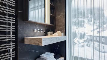 Deluxe-Apartment III, Balkon, Bergblick | Salle de bain