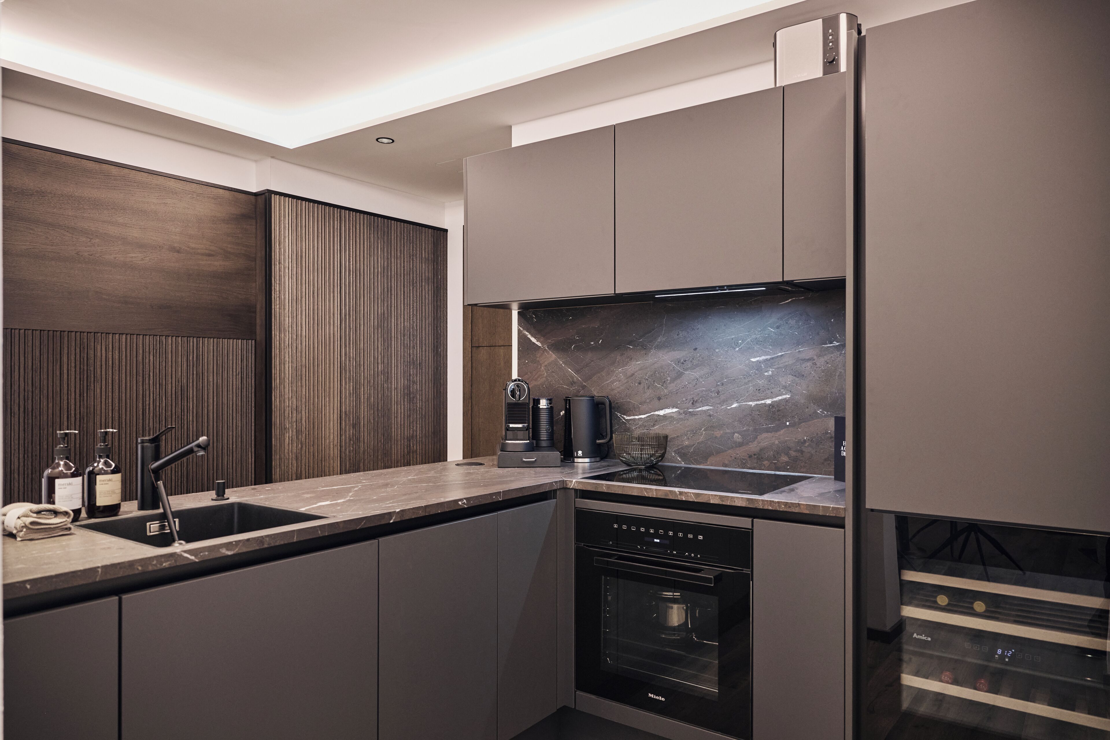 Deluxe-Apartment III, Balkon, Bergblick | Eigene Küche | Kühlschrank, Kochgeschirr/Geschirr/Besteck