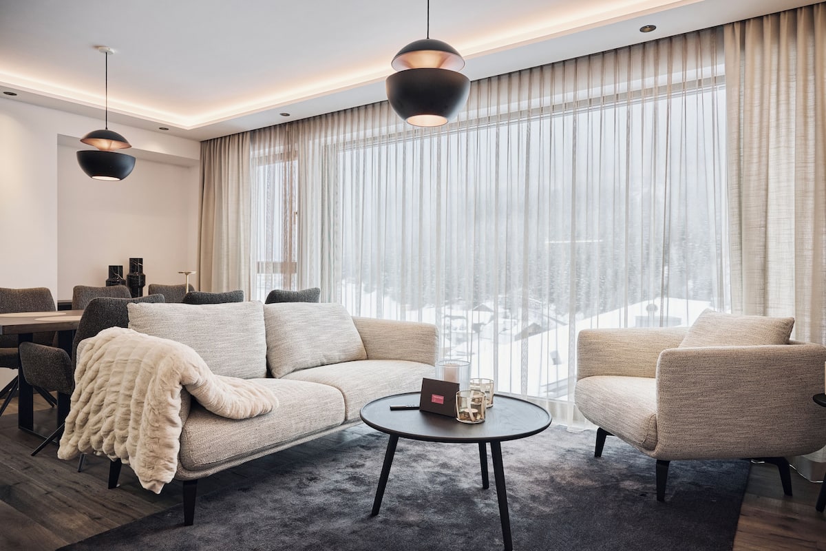 Deluxe-Apartment I, Balkon, Bergblick | 起居区