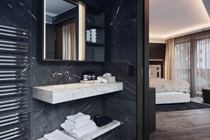 Shower, hair dryer, bathrobes, slippers - Chalet Ischgl - Modern Luxury Residences (Ischgl)