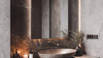 Buồng tắm vòi sen, máy sấy tóc, khăn tắm, xà phòng