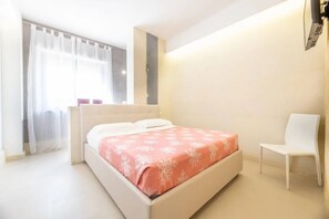 1 habitación, tabla de planchar con plancha, wifi y ropa de cama