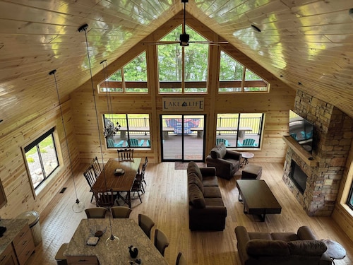 New 5BR Lake House at 5RK Ranch Lakeside – Dock, Fire Pit, Panoramic Views
