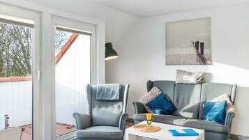 Televisio, pöytätennispöytä, stereot