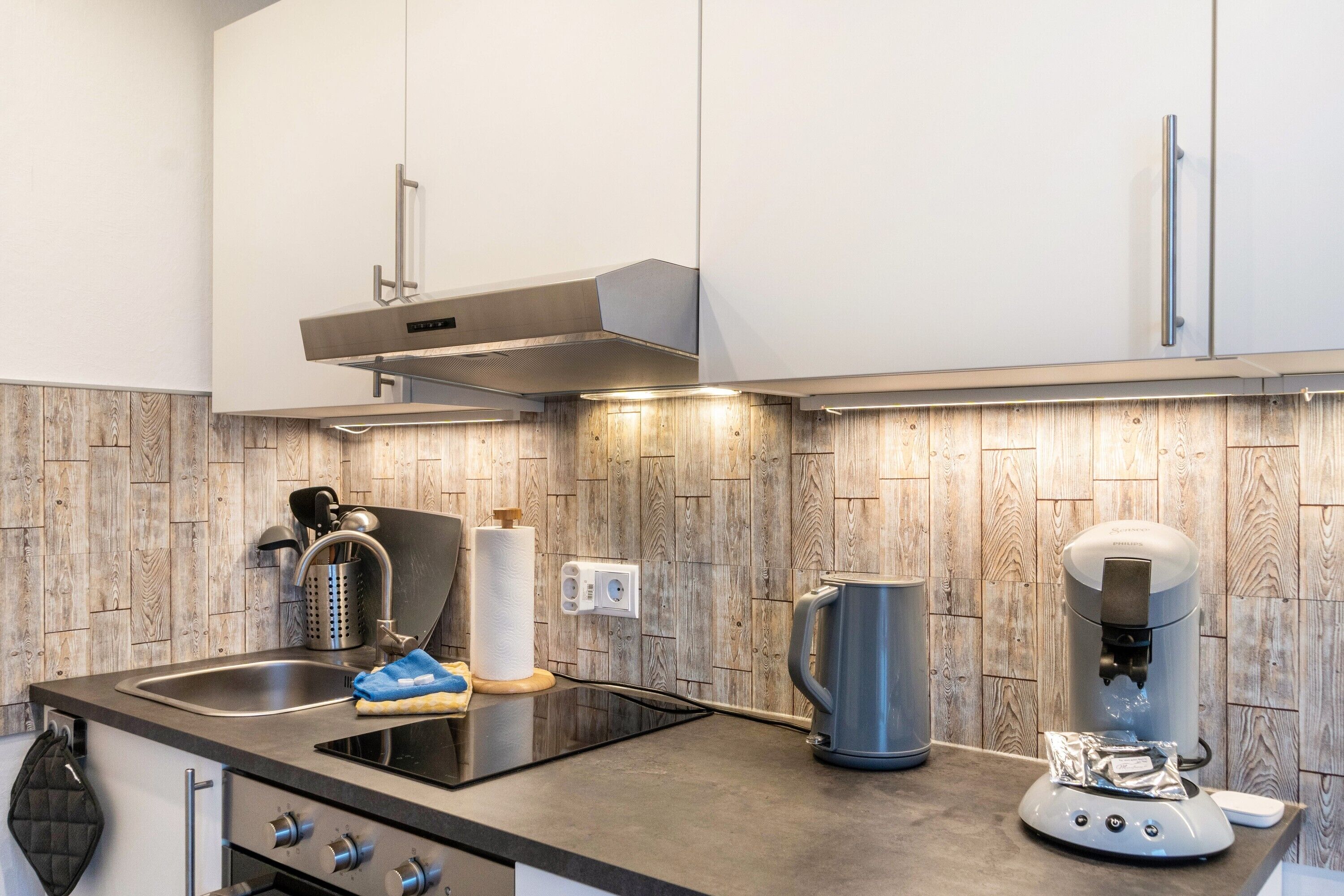 Geladeira, micro-ondas, fogão, cooktop