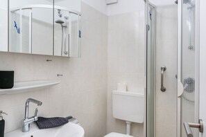 تجهيزات دش، مجففات شعر، مناشف