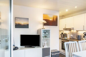 Fridge, microwave, oven, stovetop - Seaside Feeling for 2, 34 sqm, 1 Bedroom, Max. 2 Guests (Horumersiel)