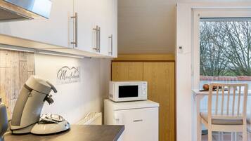 KĂŒhlschrank, Mikrowelle, Ofen, Herdplatte