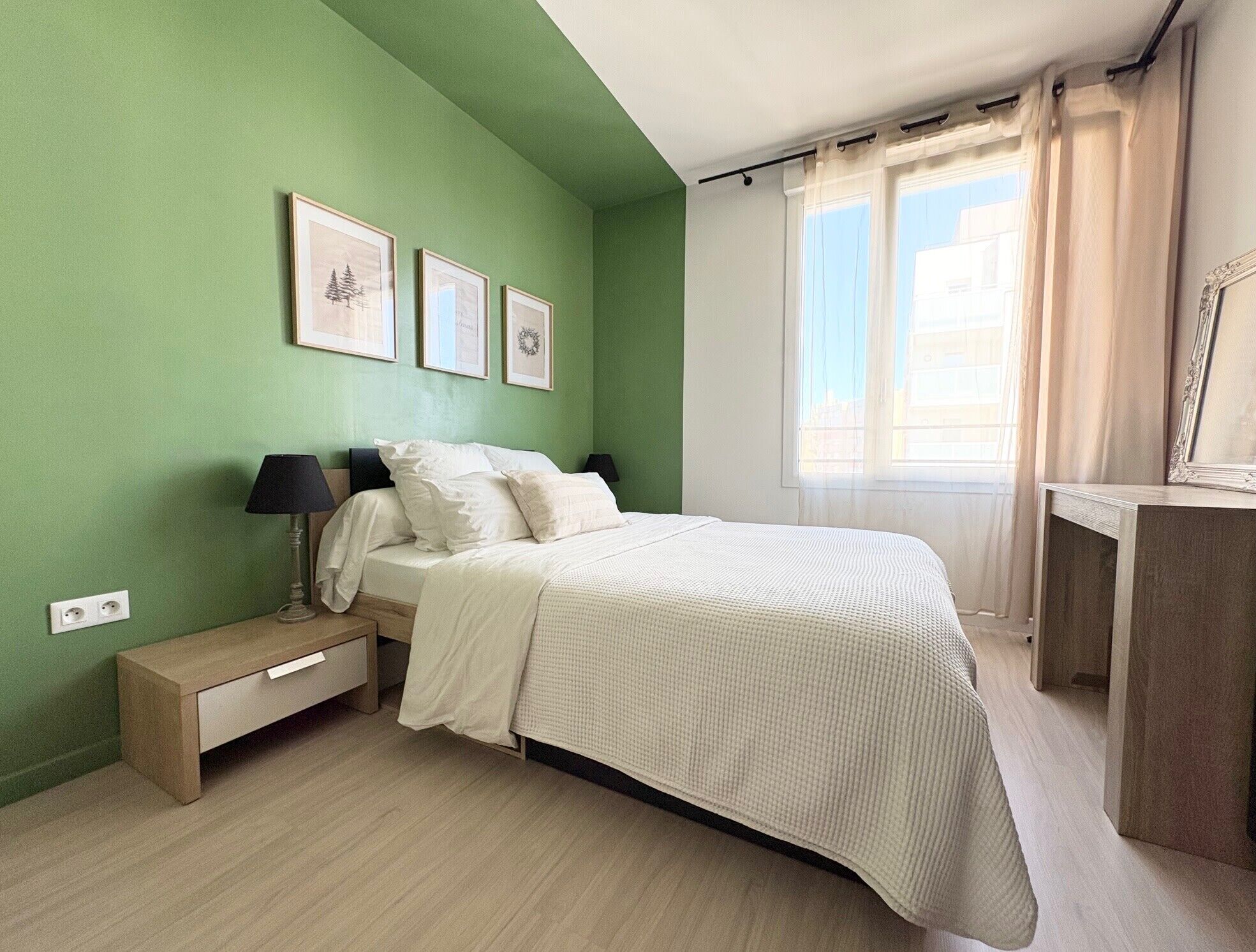 2 chambres, fer et planche à repasser, Wi-Fi, draps fournis