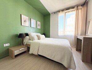 2 slaapkamers, een strijkplank/strijkijzer, wifi, beddengoed