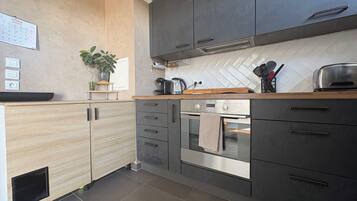 Fridge, microwave, oven, coffee/tea maker