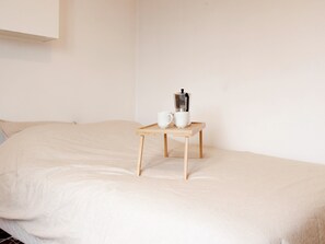 WiFi, bed sheets