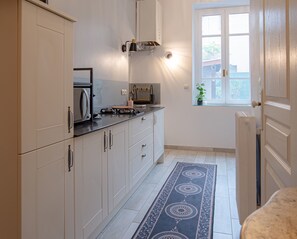 Frigorifero, microonde, macchina per tè/caffè