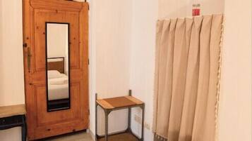 1 chambre, fer et planche Ă repasser, Wi-Fi, draps fournis