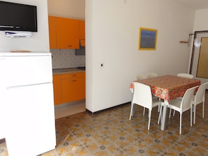 Apart Daire, 2 Yatak Odası, Balkon | Yemek odası