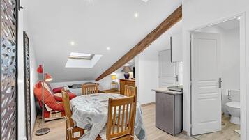 1 chambre, fer et planche Ă repasser, Wi-Fi, draps fournis