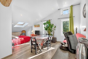 1 室 のベッドルーム、アイロン / アイロン台、WiFi、ベッドシーツ