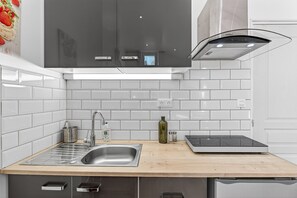 Fridge, microwave, stovetop, coffee/tea maker - Gîte la grange du logis (Laragne Montéglin)