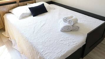 2 bedrooms, iron/ironing board, WiFi, bed sheets