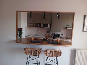 Kjøleskap, mikrobølgeovn, ovn og oppvaskmaskin