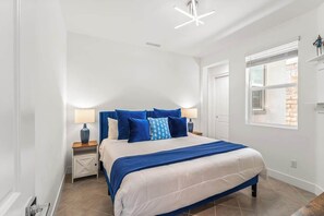 4 bedrooms, desk, iron/ironing board, travel cot - Lake Home w/ 4 Private Bedrooms and Spool - Reduced (Indio)