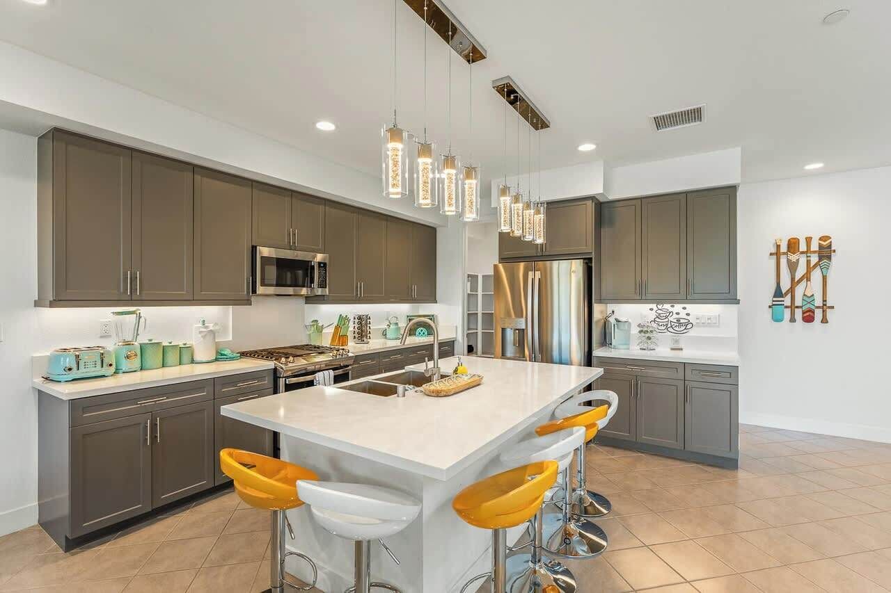 雪櫃、微波爐、焗爐、爐具