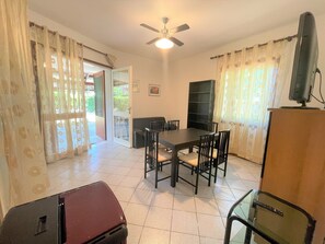 Dining room - Bibione Pineda Villa With Private Garden (San Michele al Tagliamento)