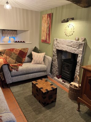 Smart-TV, peis, bordtennis og bøker