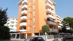 Apartment, 2 Bedrooms, Terrace | Front of property