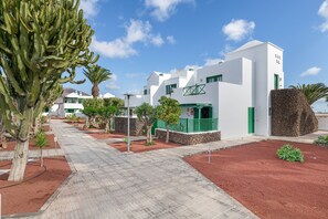 Exterior - Vacation Apartment 'Real' with Private Terrace, Shared Garden and Wi-Fi (Playa Blanca)