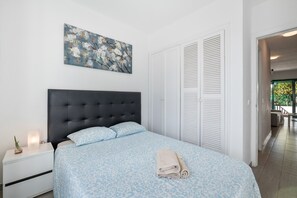 2 bedrooms, WiFi, bed sheets - Vacation Apartment 'Real' with Private Terrace, Shared Garden and Wi-Fi (Playa Blanca)
