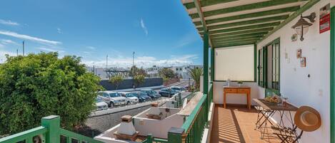 المنطقة المحيطة بالمنشأة