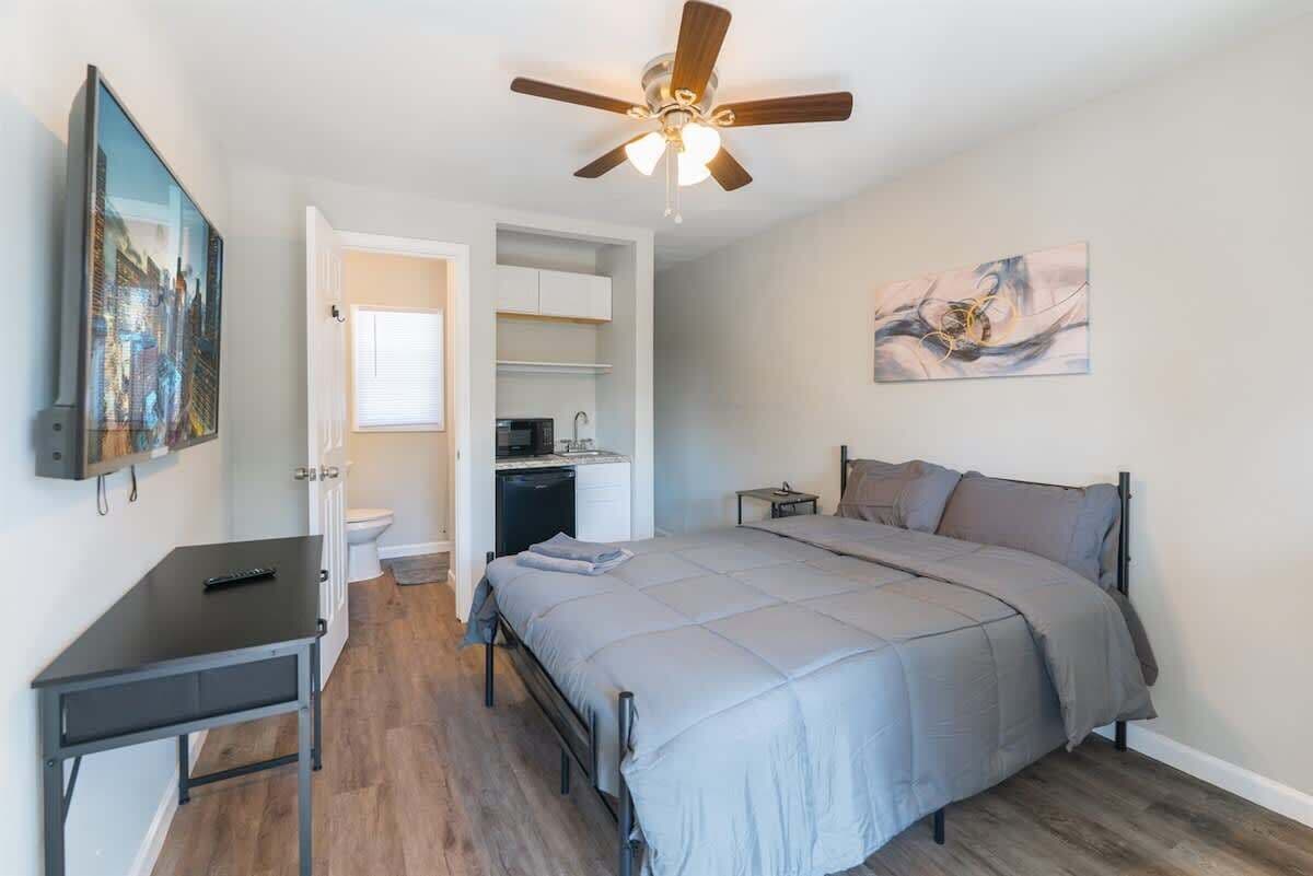 5 bedrooms, WiFi, bed sheets