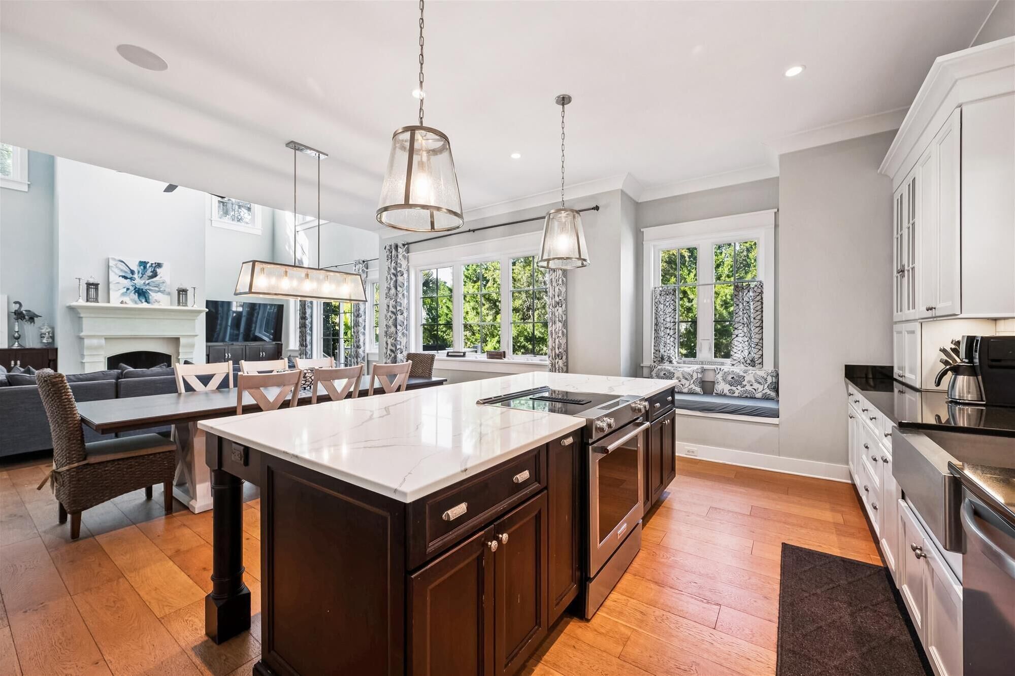 Kühlschrank, Mikrowelle, Ofen, Geschirrspüler