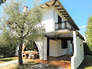 Front of property - Peaceful Villa With Outdoor Fireplace (San Michele al Tagliamento)