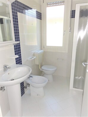 Villa, 3 Bedrooms, Patio, Garden View | Bathroom - Villa two Steps From the Beach (San Michele al Tagliamento)