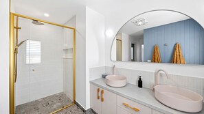 Shower, towels